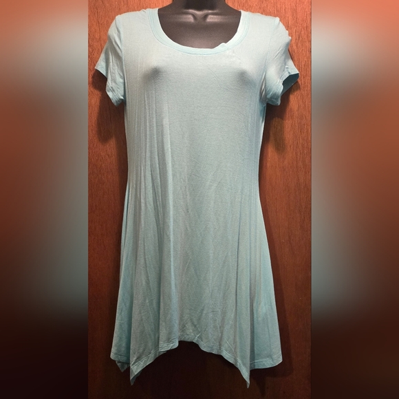 DNA Couture baby blue t-shirt tunic w/hankerchief hemline szM NWT - Picture 2 of 5